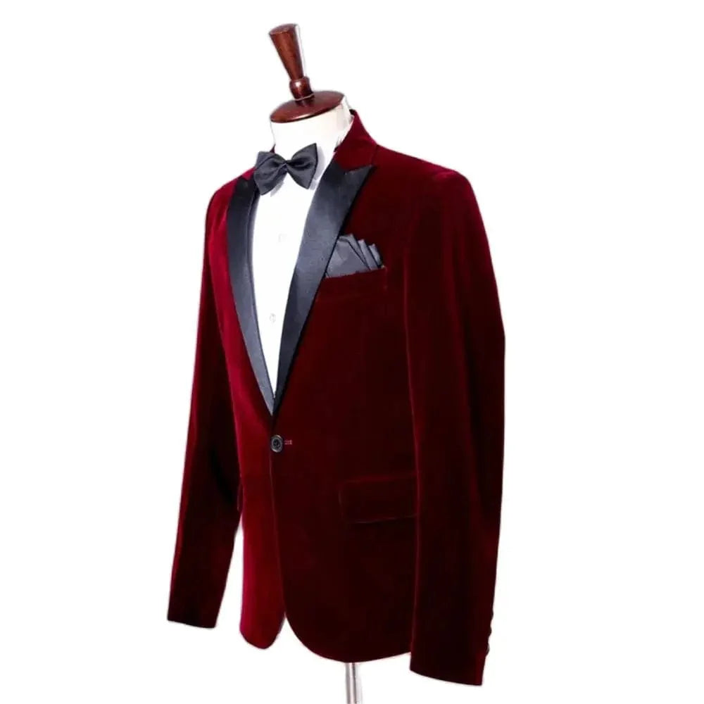 SHOWLU Men's slim fit black velvet blazer with peak lapel, single-breasted design, suitable for weddings and formal occasions.