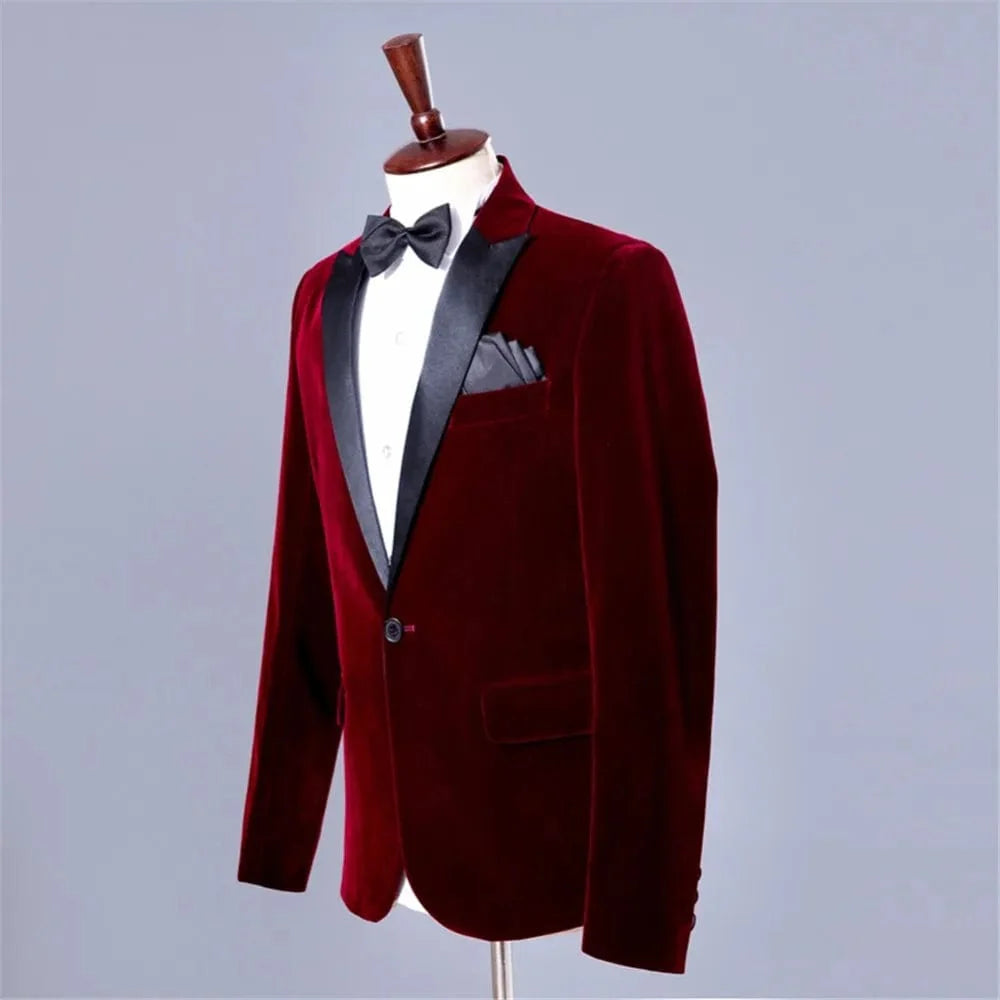 SHOWLU Men's slim fit black velvet blazer with peak lapel, single-breasted design, suitable for weddings and formal occasions.