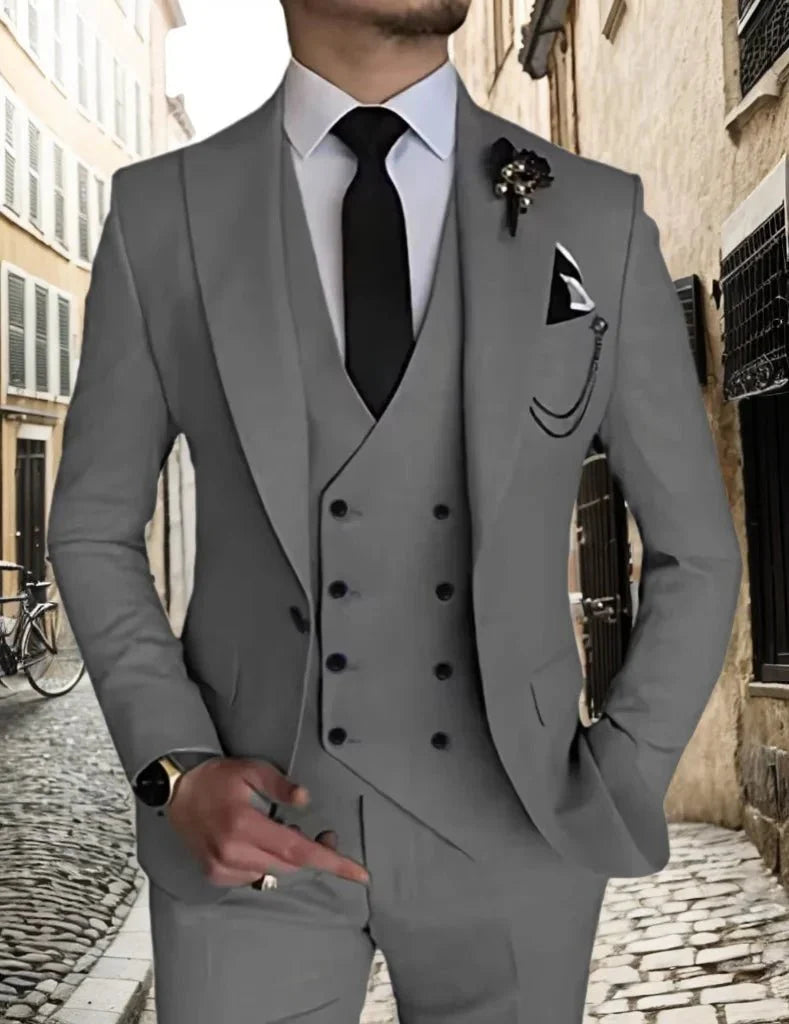 SHOWLU Men's 3-Piece Peak Lapel Business Suit with blazer, vest, and pants, ideal for weddings and formal occasions.