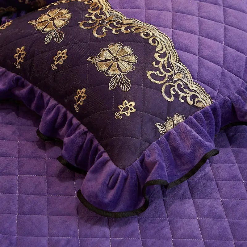 Luxury Dudaxury crystal velvet quilted bedspread with lace bed skirt set, includes pillowcases for king and queen size beds.