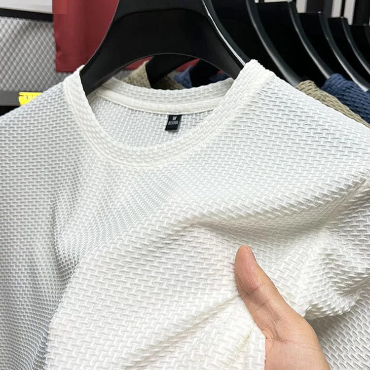 Showlu men's wrinkle-resistant short sleeve T-shirt with round neck, breathable fabric, ideal for summer leisure and versatile wear.