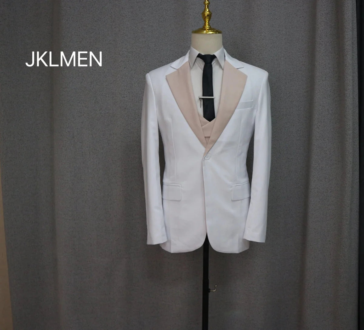 Men's green 3-piece slim fit business suit with blazer, vest, and pants, ideal for formal events and weddings.