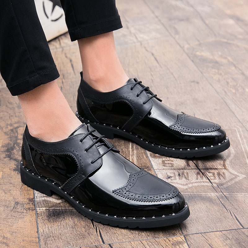 Men's black and gold wingtip Oxford dress shoes by SHOWLU FASHION STORE, glossy PU leather with perforated details and rubber sole.