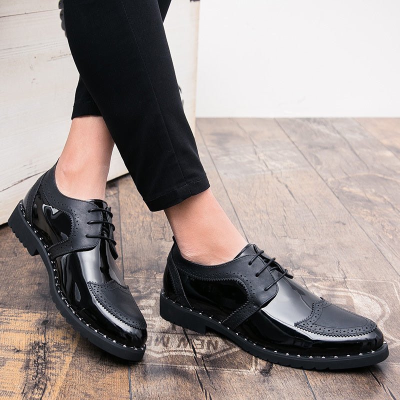 Men's black and gold wingtip Oxford dress shoes by SHOWLU FASHION STORE, glossy PU leather with perforated detailing and rubber sole.