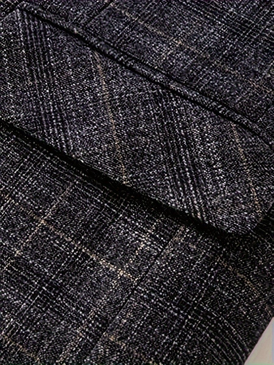 Men's Showlu single-breasted blazer in a tailored fit with notch lapels, suitable for business and casual wear in spring and fall.