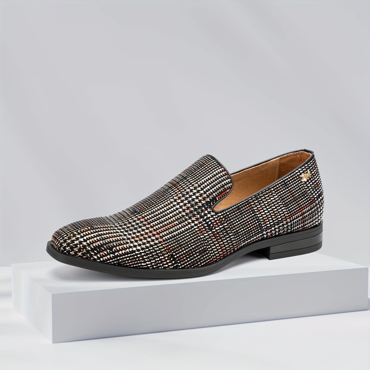 SHOWLU men's lightweight slip-on formal loafers with round toe, ideal for weddings and special occasions.