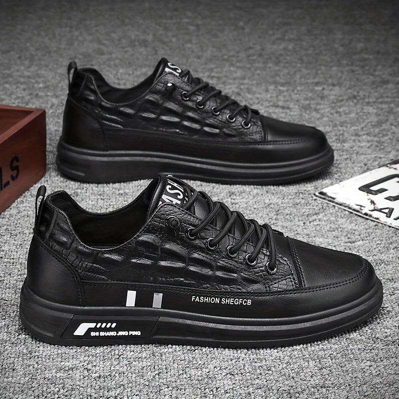 SHOWLU Men's retro low-top skate shoes in vintage PU leather, featuring lace-up design and non-slip soles for all-season wear.