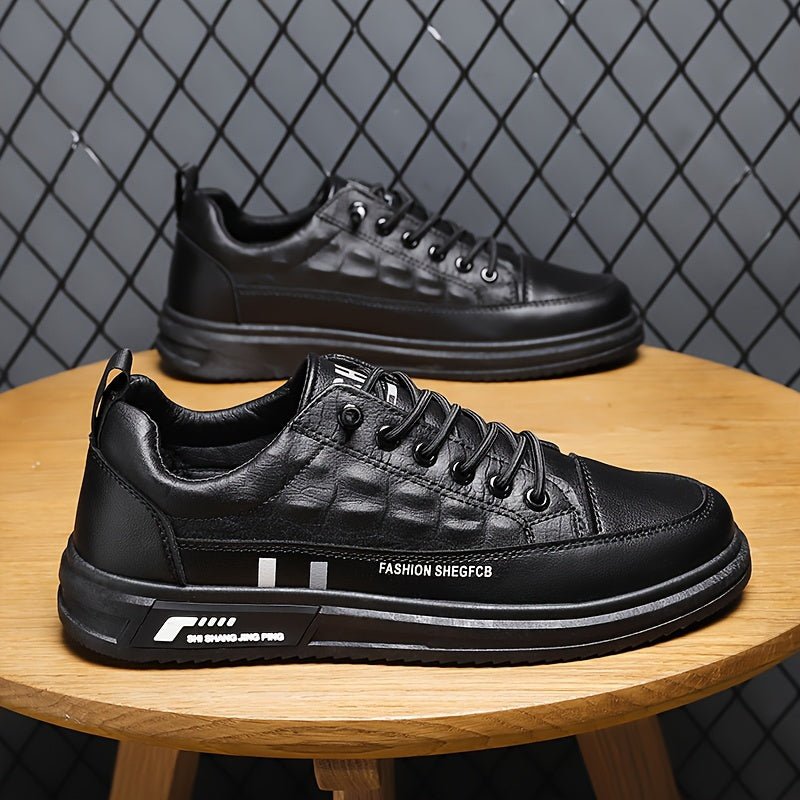 SHOWLU men's retro low-top skate shoes in vintage PU leather with lace-up design and non-slip soles, suitable for all seasons.