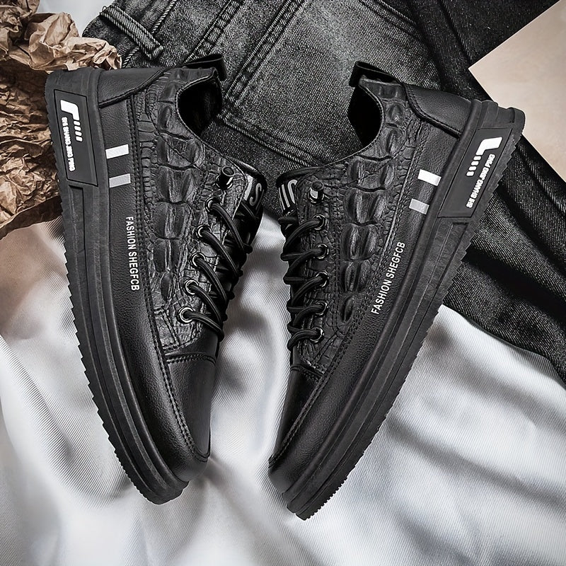SHOWLU Men's retro low-top skate shoes in vintage PU leather with lace-up design and non-slip sole, suitable for all seasons.