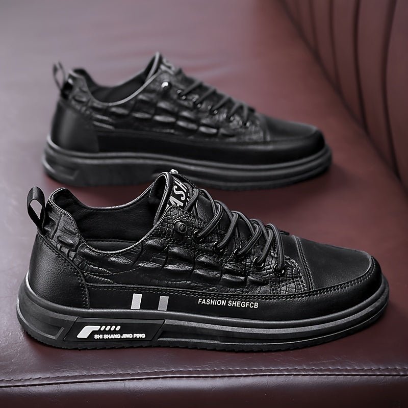 SHOWLU Men's retro low-top skate shoes in vintage PU leather with lace-up design, non-slip sole, suitable for all seasons.
