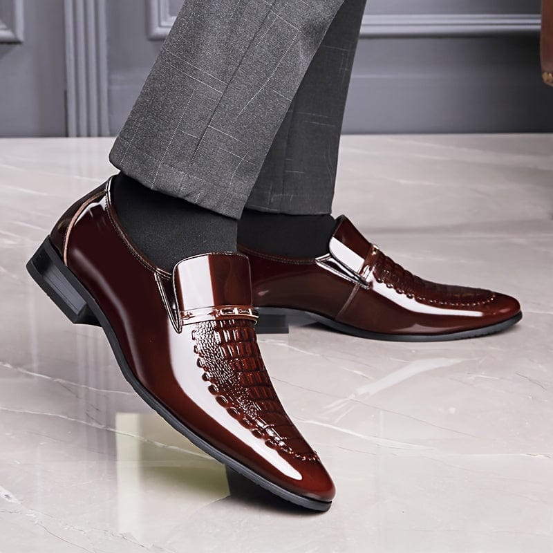 SHOWLU men's crocodile-embossed faux leather slip-on shoes with pointed toe and rubber sole, suitable for business casual and office wear.