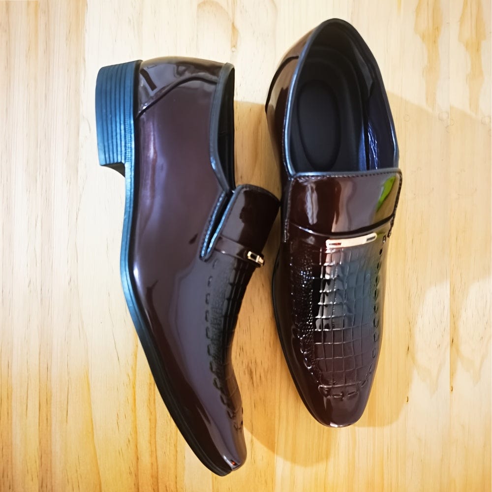 SHOWLU Men's crocodile-embossed faux leather pointed toe slip-on shoes, with rubber sole, ideal for business and casual wear.