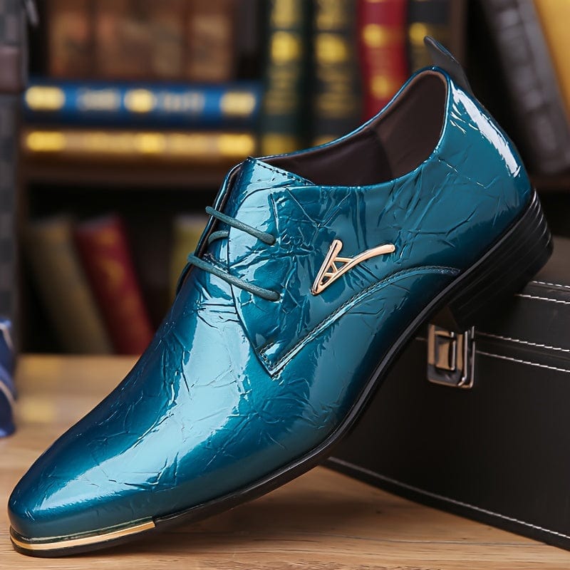 SHOWLU Men's casual shoes with breathable PU leather, low top design, lace-up closure, lightweight and suitable for all seasons.