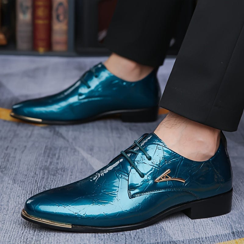 SHOWLU Men's casual shoes with breathable PU leather, low top design, lace-up closure, lightweight and suitable for all seasons.