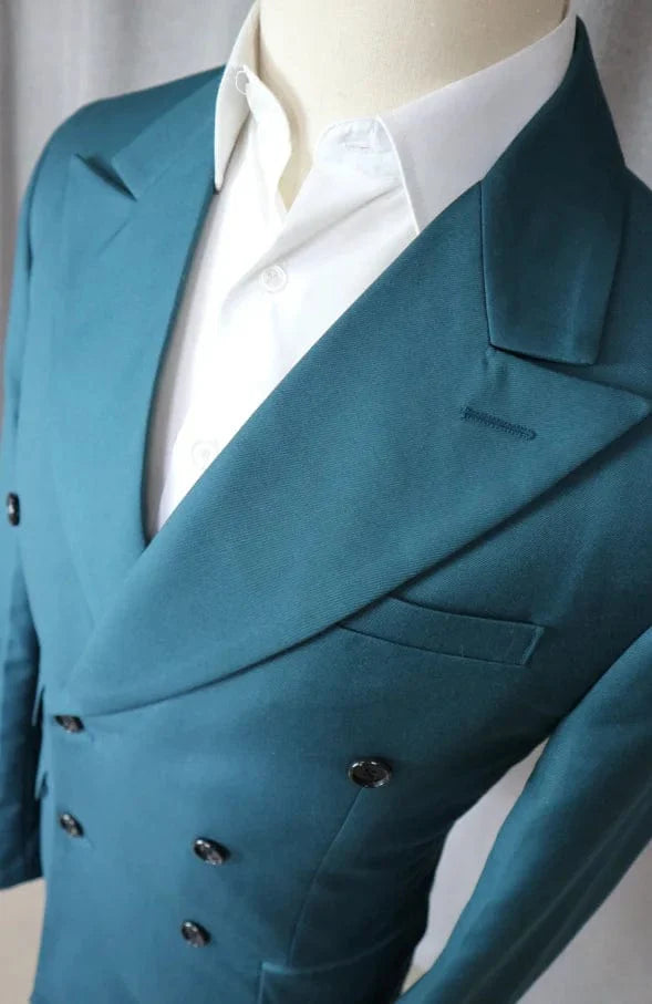 Men's slim fit double-breasted suit with peak lapel, SHOWLU FASHION, featuring blazer and matching pants, suitable for business or wedding.