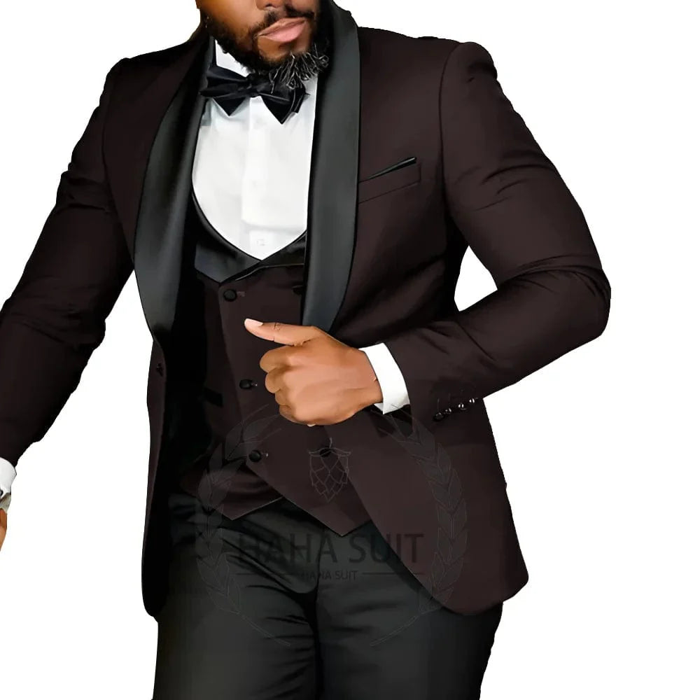 Slim fit men's tuxedo suit by SHOWLU FASHION, 3-piece tailored polyester wedding and formal occasion outfit.