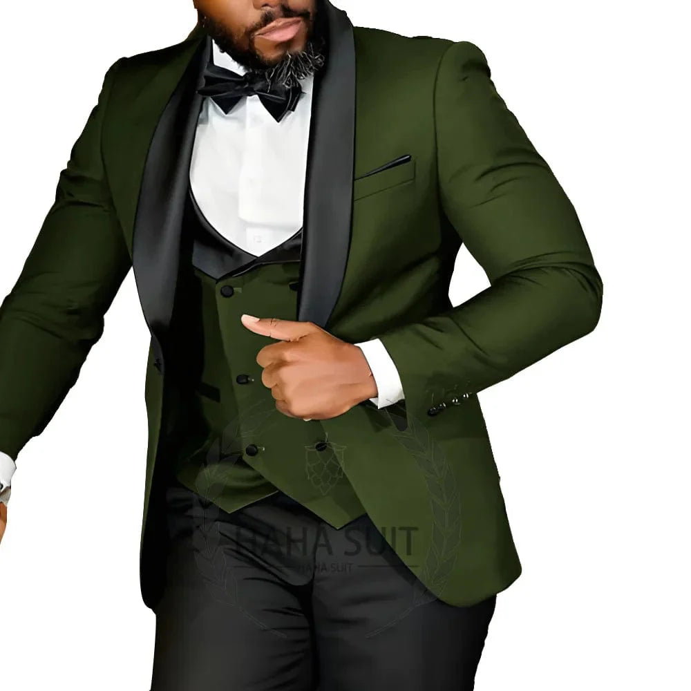Slim fit men's tuxedo suit by SHOWLU FASHION, includes jacket, vest, and trousers for formal events and weddings.