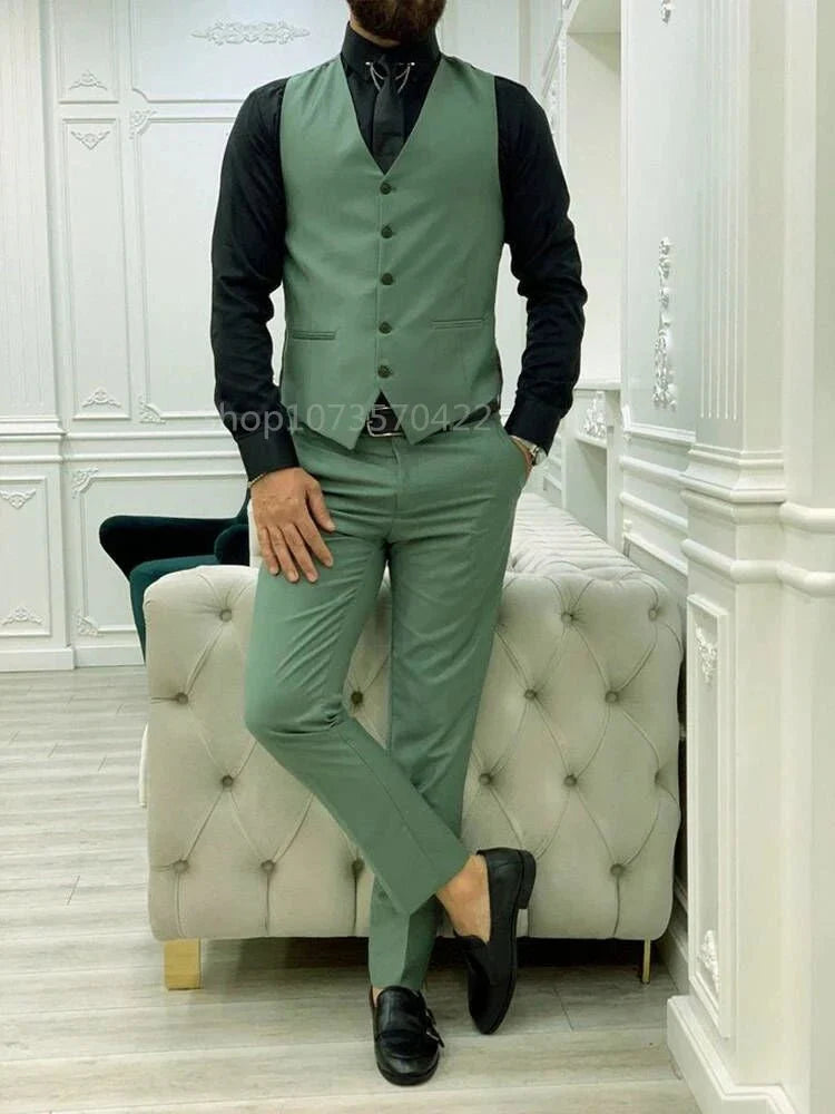 Kromoc men's 3-piece slim fit suit with wool blend fabric, peak lapel tuxedo jacket, vest, and matching pants for formal occasions