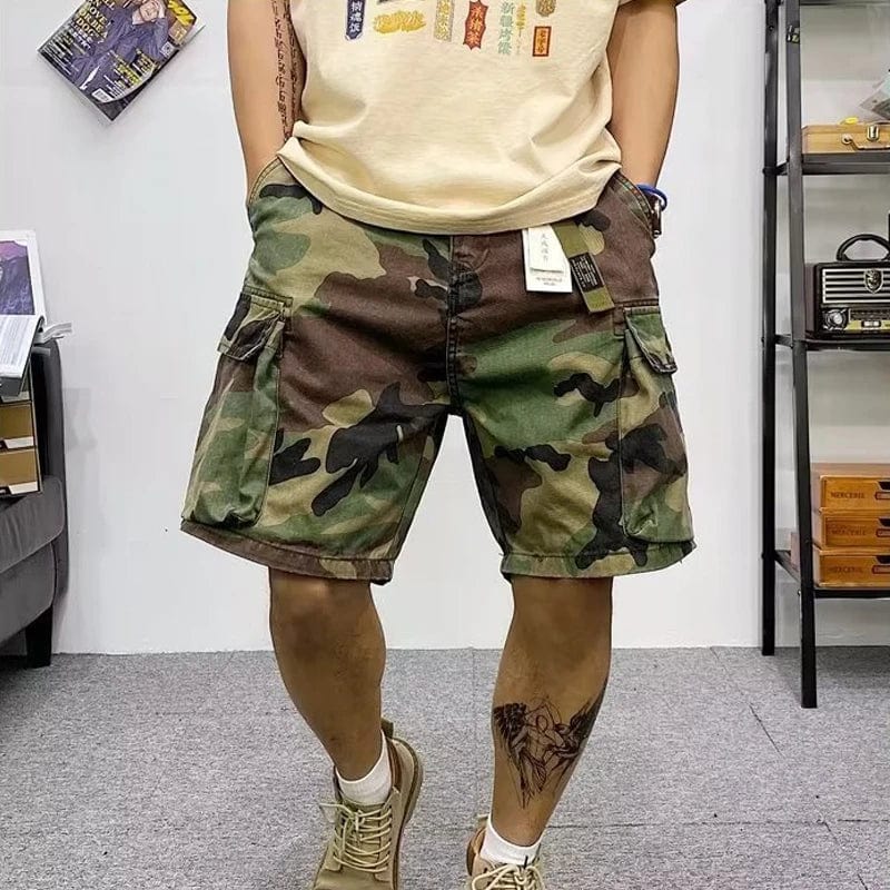 Men's vintage camouflage cargo shorts by Showlu Fashion, loose fit, outdoor style with multiple pockets and casual streetwear design.