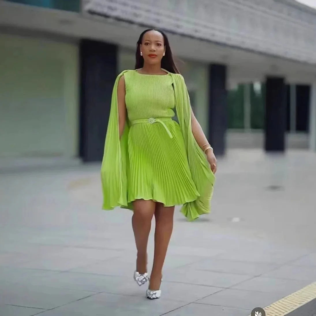 SHOWLU FASHION Miyake Fold A-Line Dress in solid color, loose fit, elegant style, suitable for autumn women's fashion.