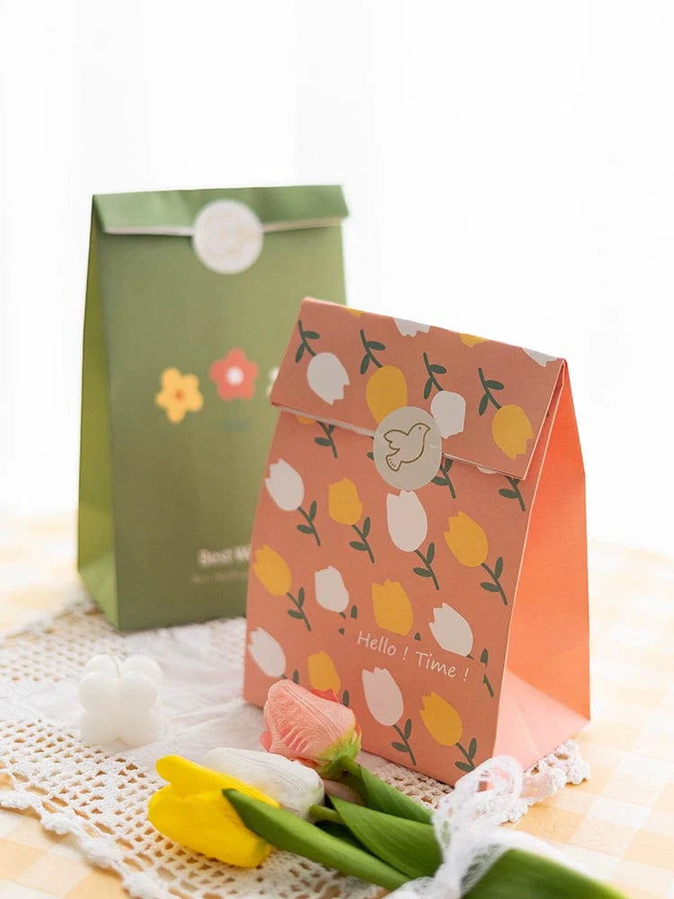 Senyu Leaf Mori style hand-drawn illustration kids' baking gift bag featuring leaf motifs and charming design for special occasions.