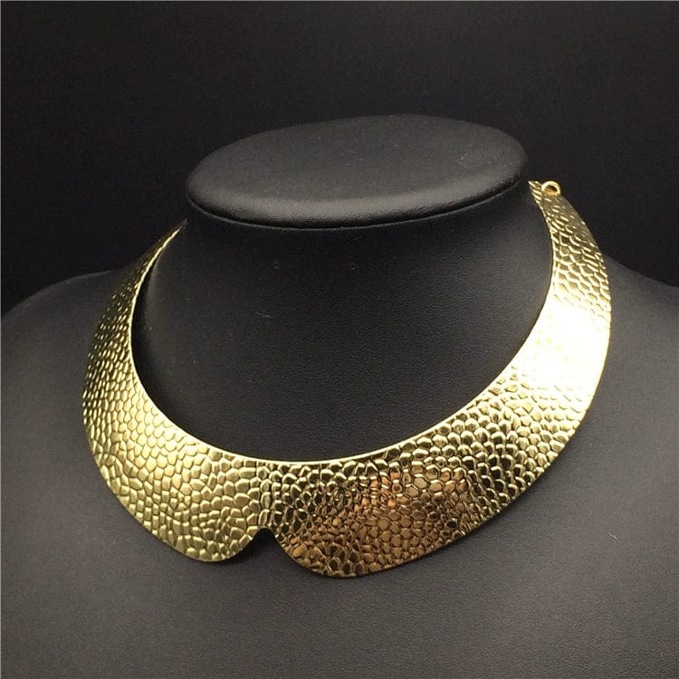 Showlu Fashion gold wide choker necklace with exaggerated nightclub collar, bold and flashy jewelry for trendy nightlife style.