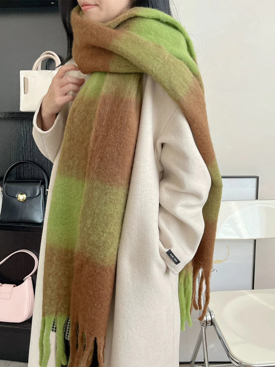 Classic plaid colorblock winter scarf for girls, warm, windproof, and stylish, perfect for autumn and winter wear.