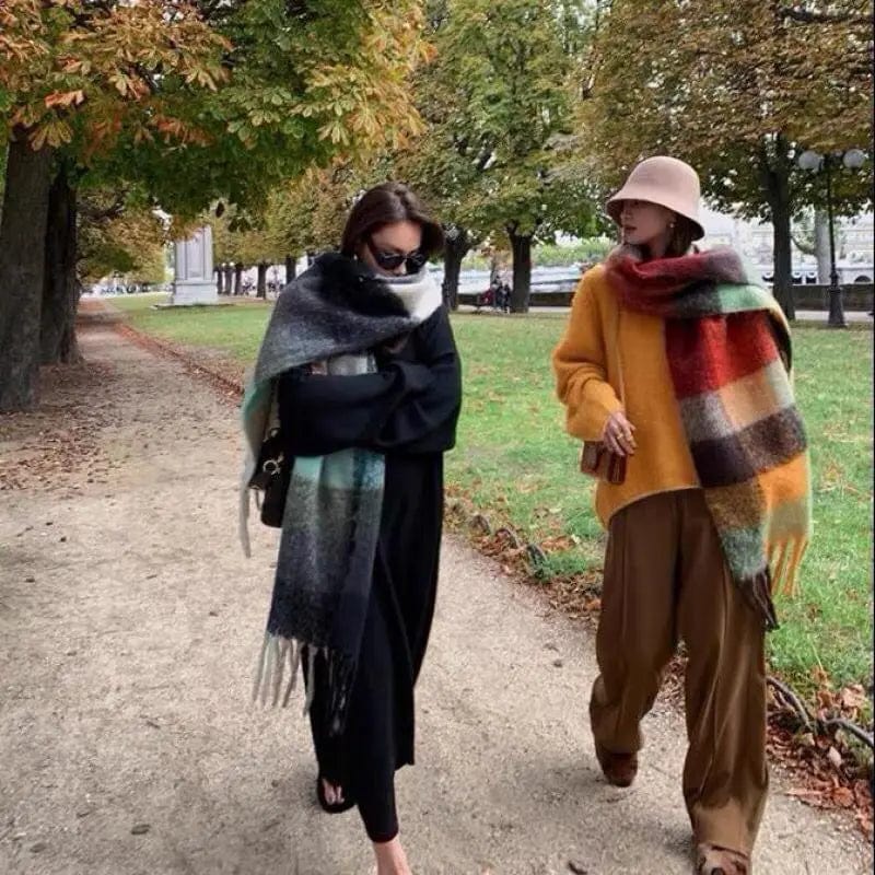 Runmeifa women's plaid cashmere scarf, long winter shawl and wrap in soft, warm fabric with a stylish plaid pattern.