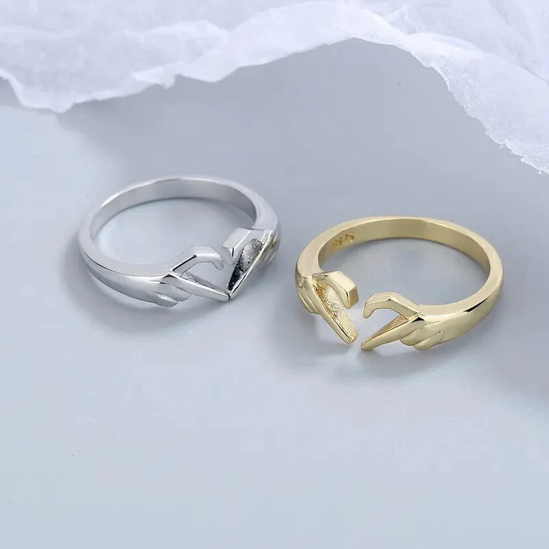 Adjustable silver heart-shaped hand ring for couples, featuring romantic design and creative open style jewelry.
