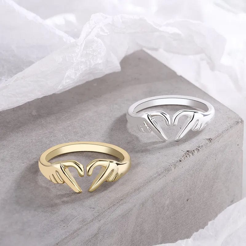 Silver heart-shaped hand ring for couples, adjustable romantic jewelry, featuring a creative design perfect for special occasions and gifts.