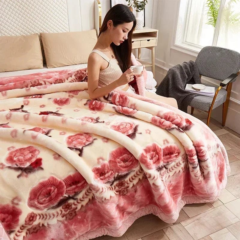 SHOWLU FASHION weighted raschel blanket featuring thick double-sided plush for warmth and comfort in winter and autumn.