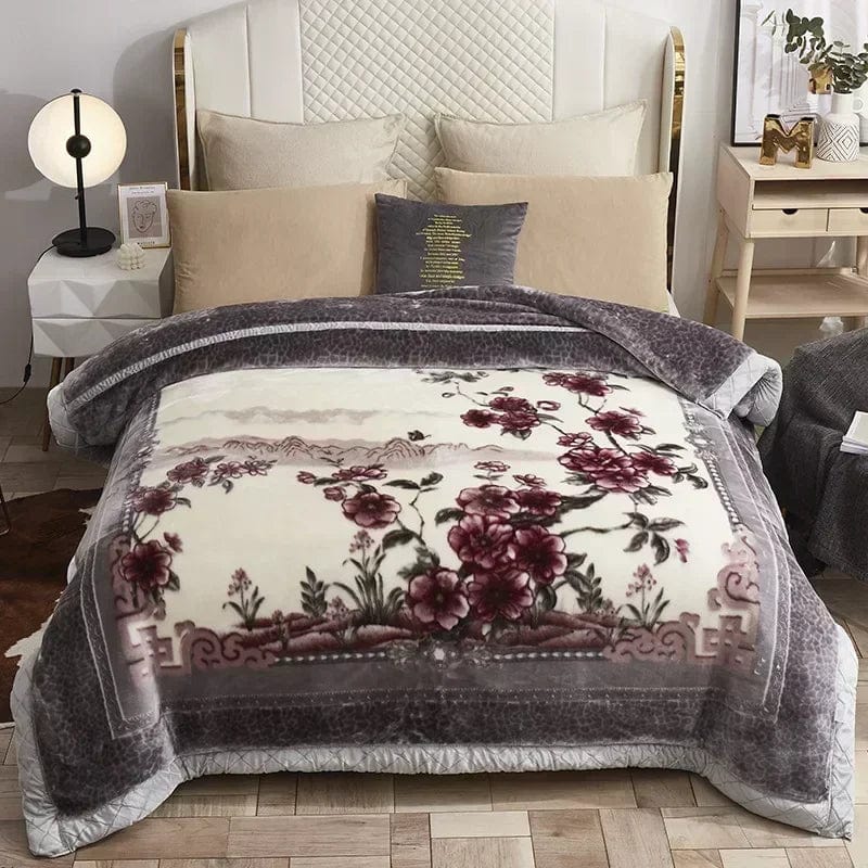 SHOWLU FASHION weighted raschel blanket with double-sided plush texture, thick and warm for winter and autumn comfort.