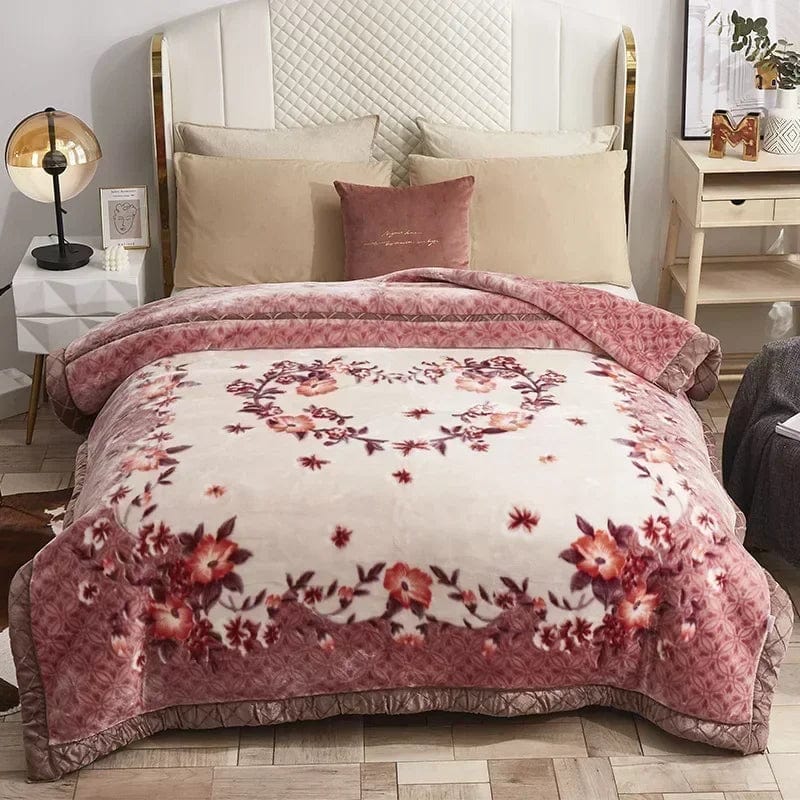 SHOWLU FASHION weighted Raschel blanket with thick double-sided plush for warmth and comfort on bed in winter and autumn.