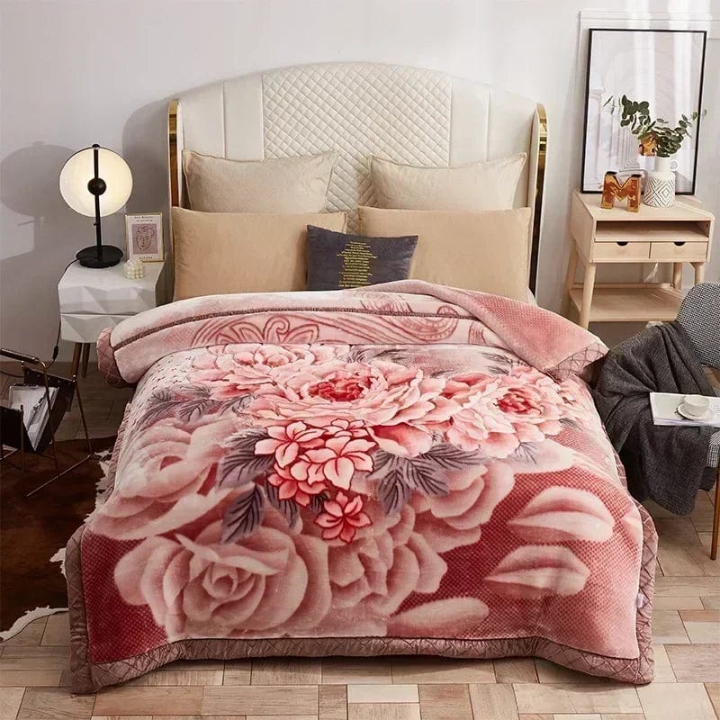 SHOWLU FASHION weighted raschel blanket with double-sided plush, thick and warm quilt designed for cozy winter and autumn bedding.