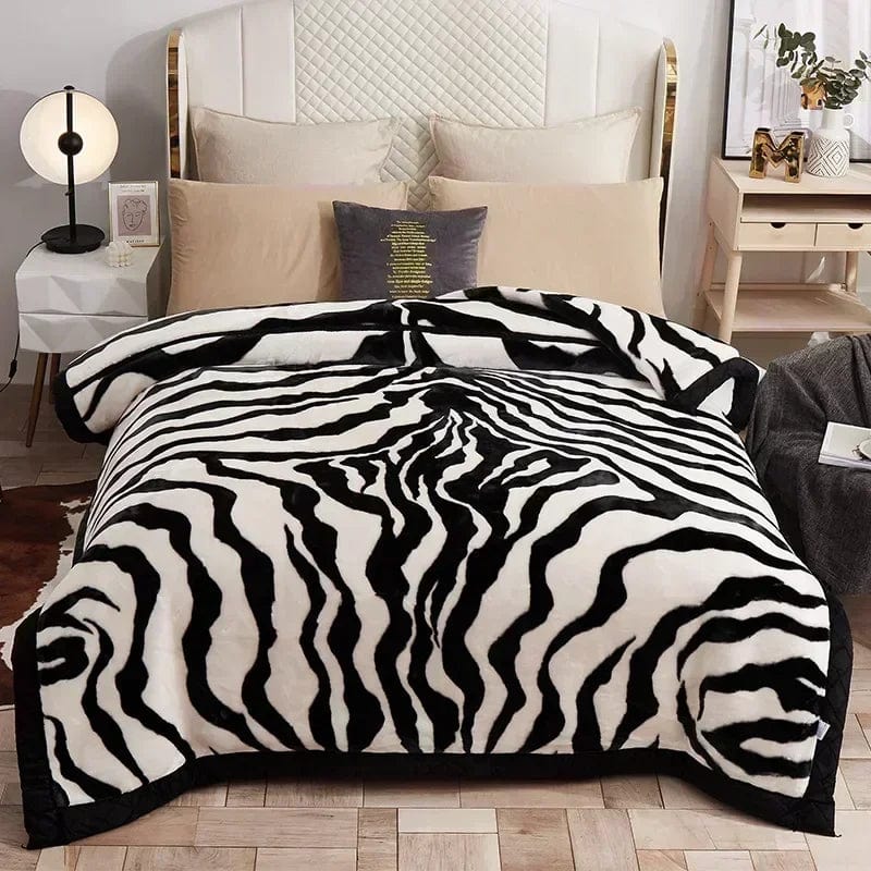 SHOWLU FASHION weighted raschel blanket with double-sided plush for warmth and comfort, ideal for winter and autumn bedding.