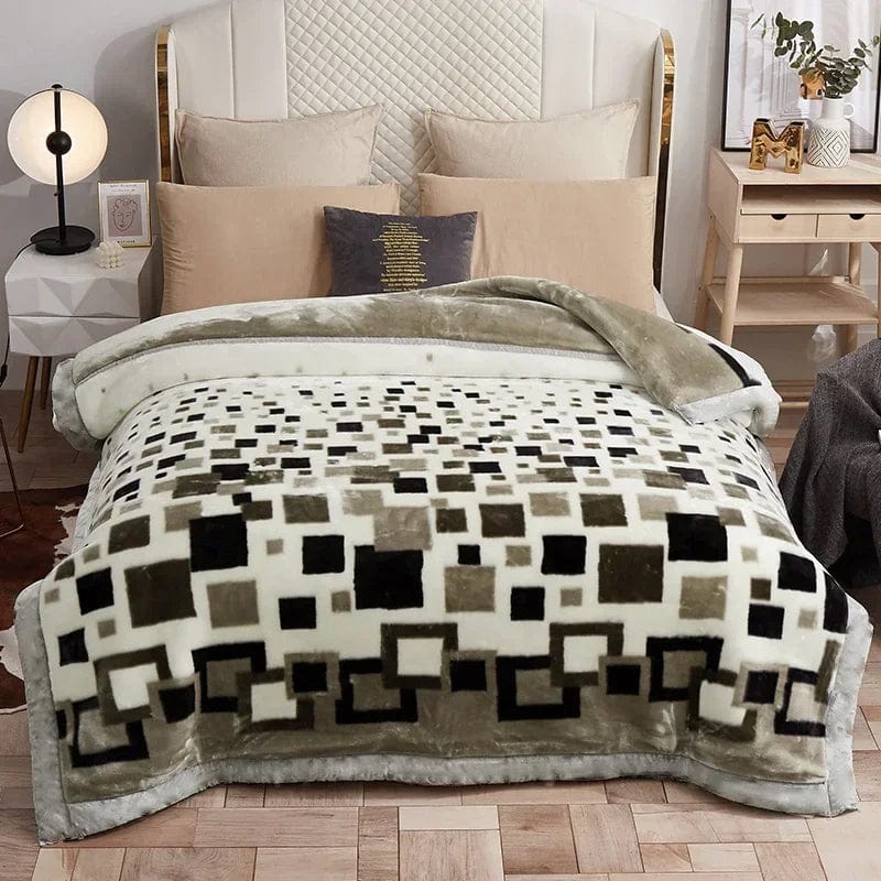 SHOWLU FASHION weighted raschel blanket with double-sided plush for warmth and comfort, ideal for winter and autumn bedding.