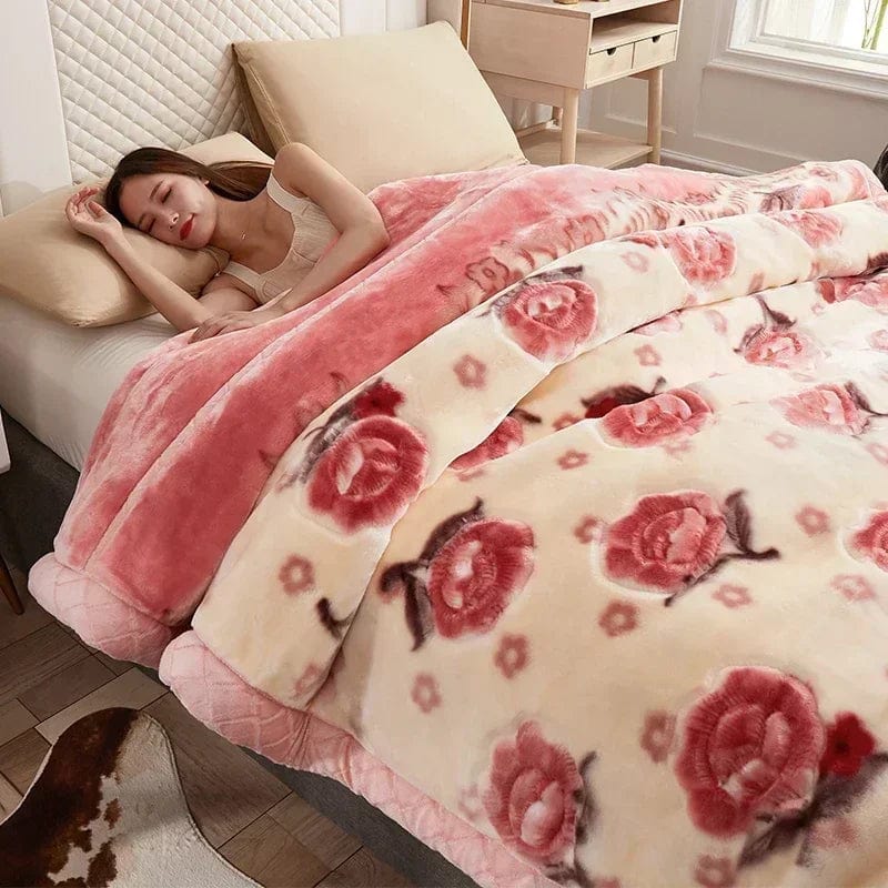 SHOWLU FASHION weighted Raschel blanket featuring double-sided plush texture, thick warmth, and cozy quilt design for winter and autumn.