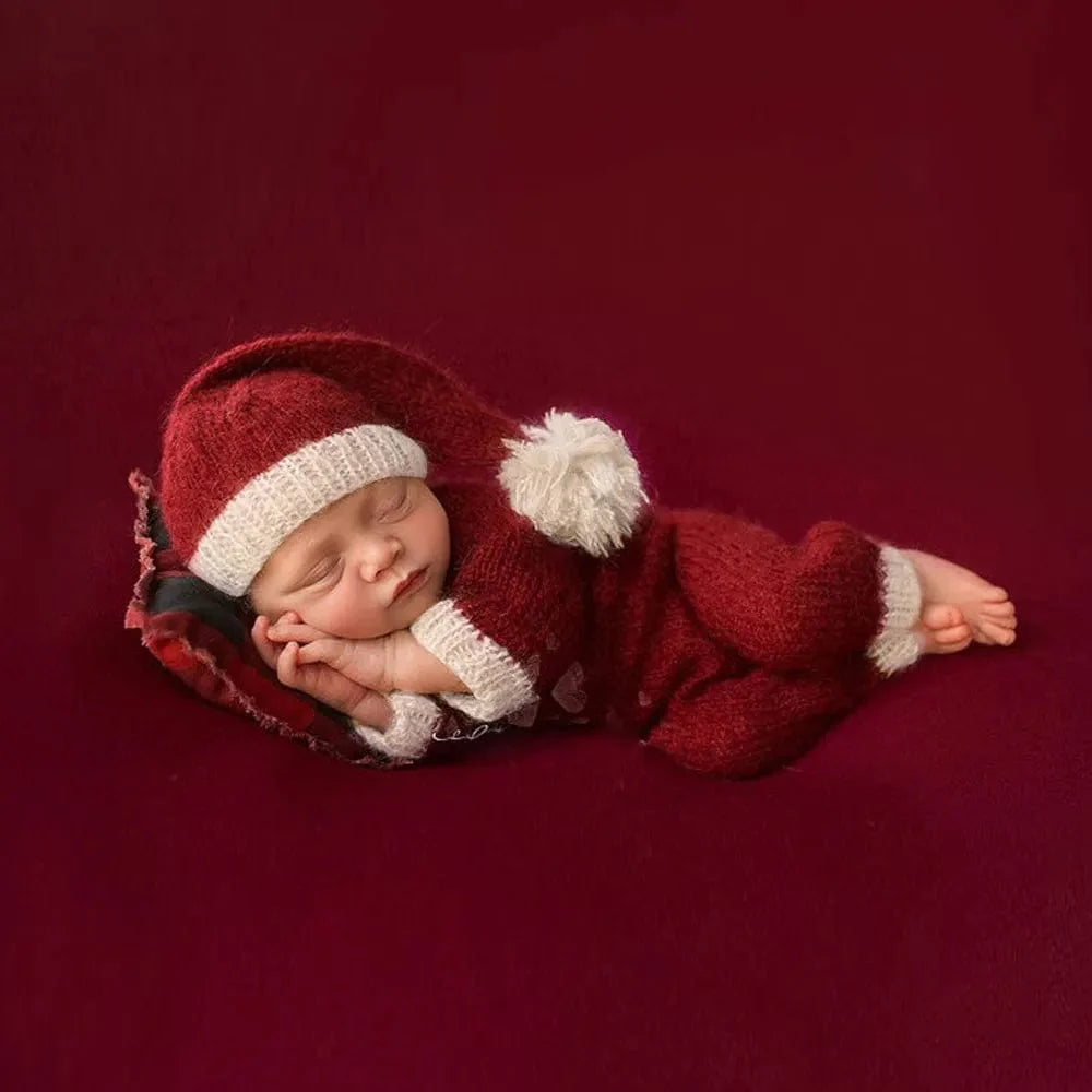 Showlu newborn mohair Christmas hat and jumpsuit set for infant photos, festive Santa-themed baby photo props and accessories.