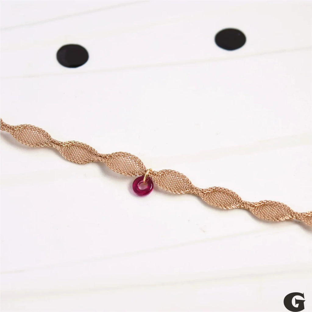 Gold metal collar choker necklace with a sleek, minimalist design, perfect for a stylish street or fashion-forward look.