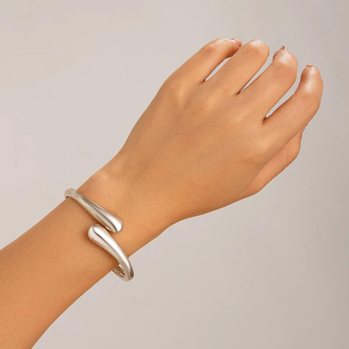 DIEZI Women's punk geometric jewelry set with gold metal necklace, bangles, and rings, featuring modern hip-hop style accessories.