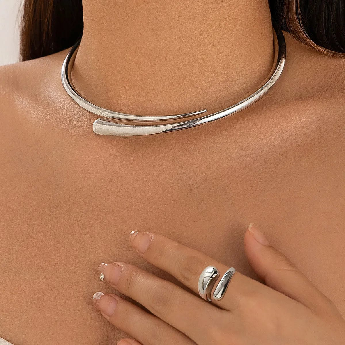 Gold metal jewelry set for women including punk geometric necklace, bangles, and rings, featuring a modern hip-hop style.