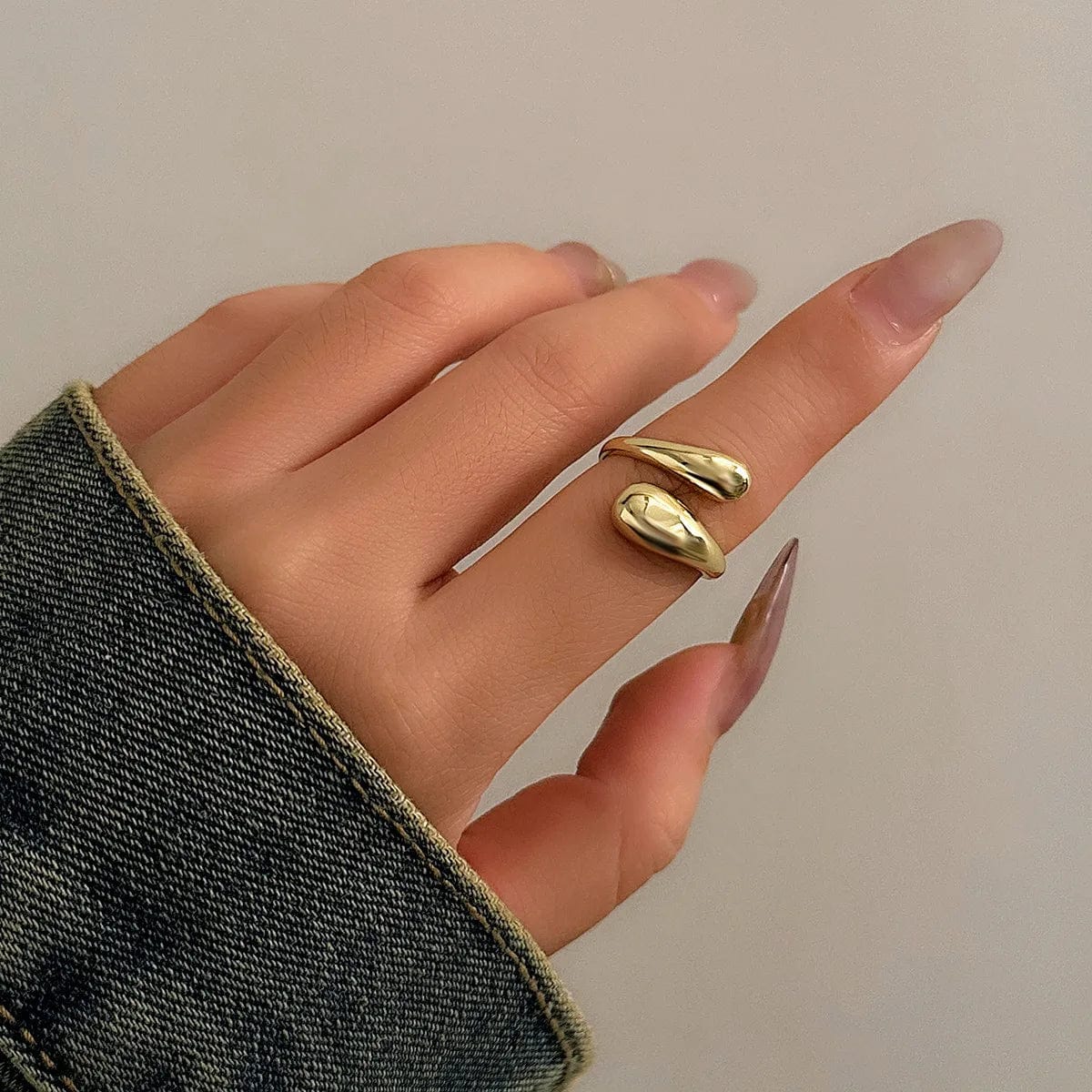 DIEZI Women's Punk Geometric Jewelry Set with gold metal necklace, bangles, and rings featuring modern, edgy design.