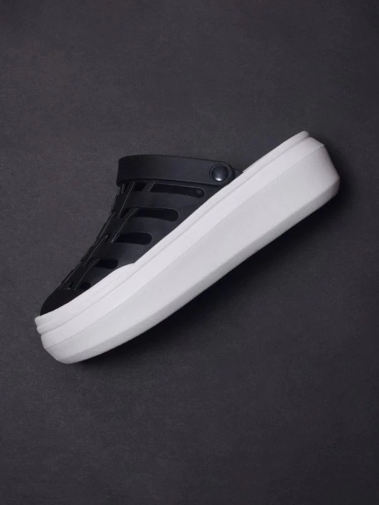 Black CHIATING women's platform nurse shoes with non-slip EVA soles, closed-toe water sandals for outdoor and office wear.