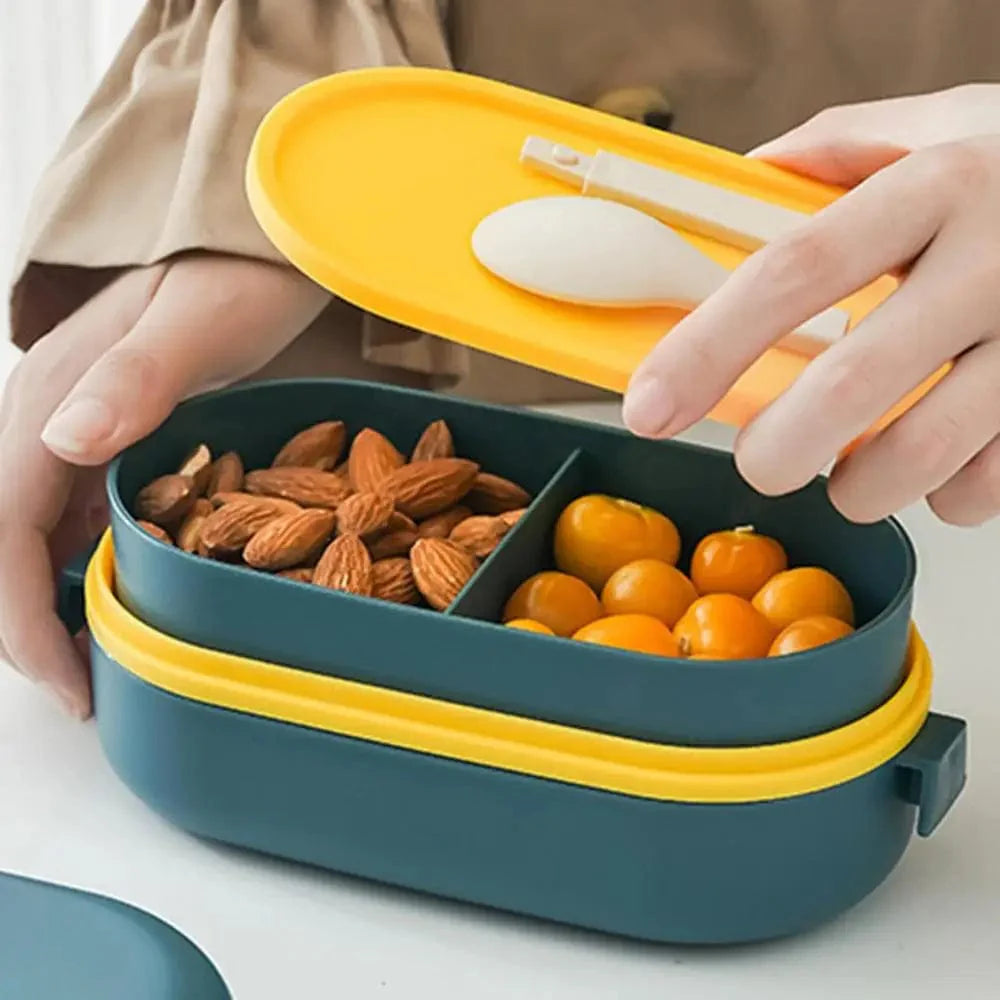 Showlu Stackable Bento Lunch Box, 850ml microwave-safe plastic food container with compartments for kids' lunch and snacks.