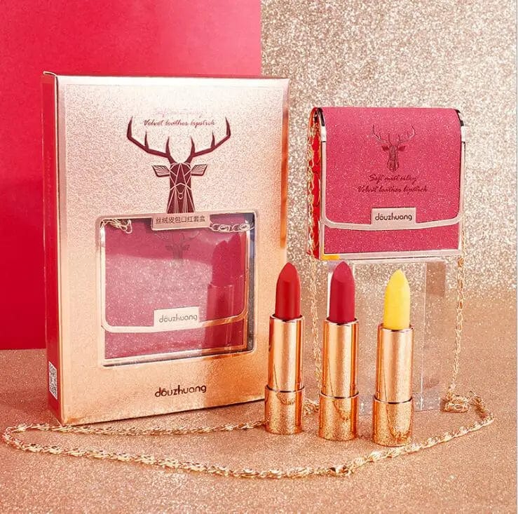 MANSLY 3-piece matte lipstick and lip balm set in a glitter chain bag, featuring moisturizing velvet textures and stylish makeup accessories