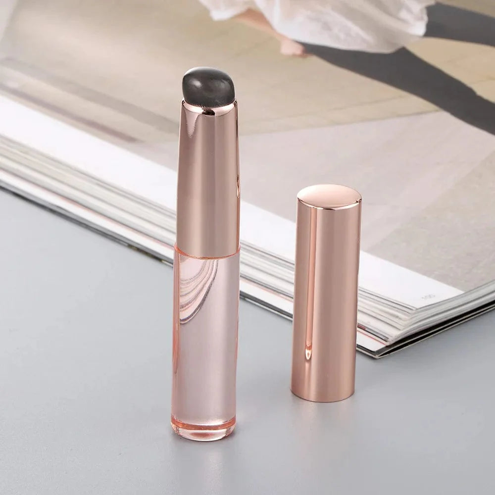 Showlu silicone lip brush with dust-proof cover, round head lipstick applicator and multi-use cosmetic tool for lips and eyes.