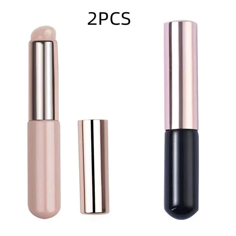Showlu silicone lip brush with dust-proof cover, round head lipstick applicator and multi-use cosmetic tool for lips and eyes.