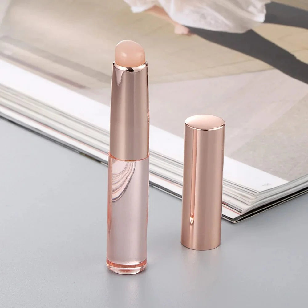 Showlu silicone lip brush with dust-proof cover, round head lipstick applicator and multi-use cosmetic tool for lips and eyes.