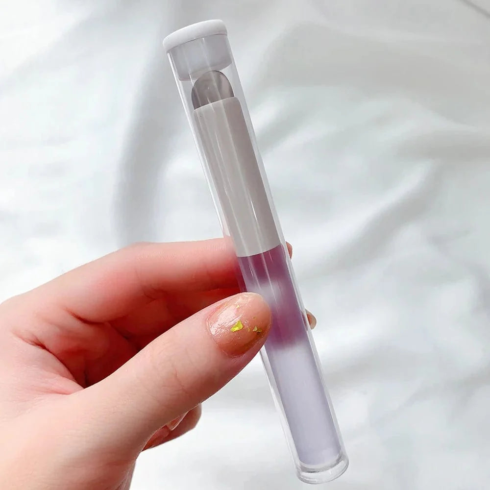 Showlu silicone lip brush with dust-proof cover, round head lipstick applicator and multi-use cosmetic tool for lips and eyes.