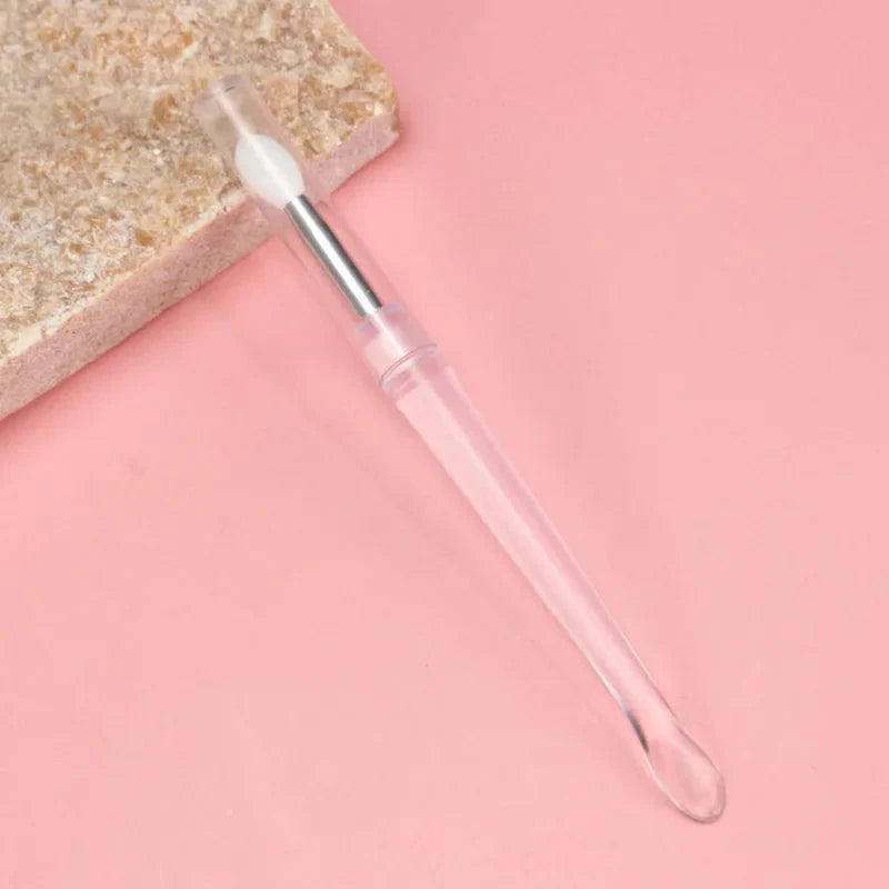 Showlu silicone lip brush with dust-proof cover, round head lipstick applicator and multi-use cosmetic tool for lips and eyes.